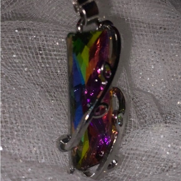 Crystal necklace, stunning colors that change in different light. - Picture 3 of 10